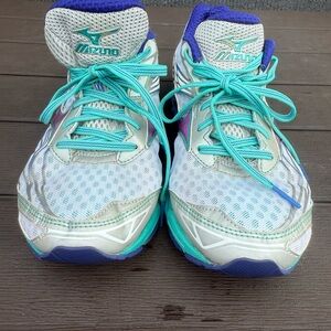 Mizuno Blue and Purple Athletic Shoes Lightweight Breathable Design